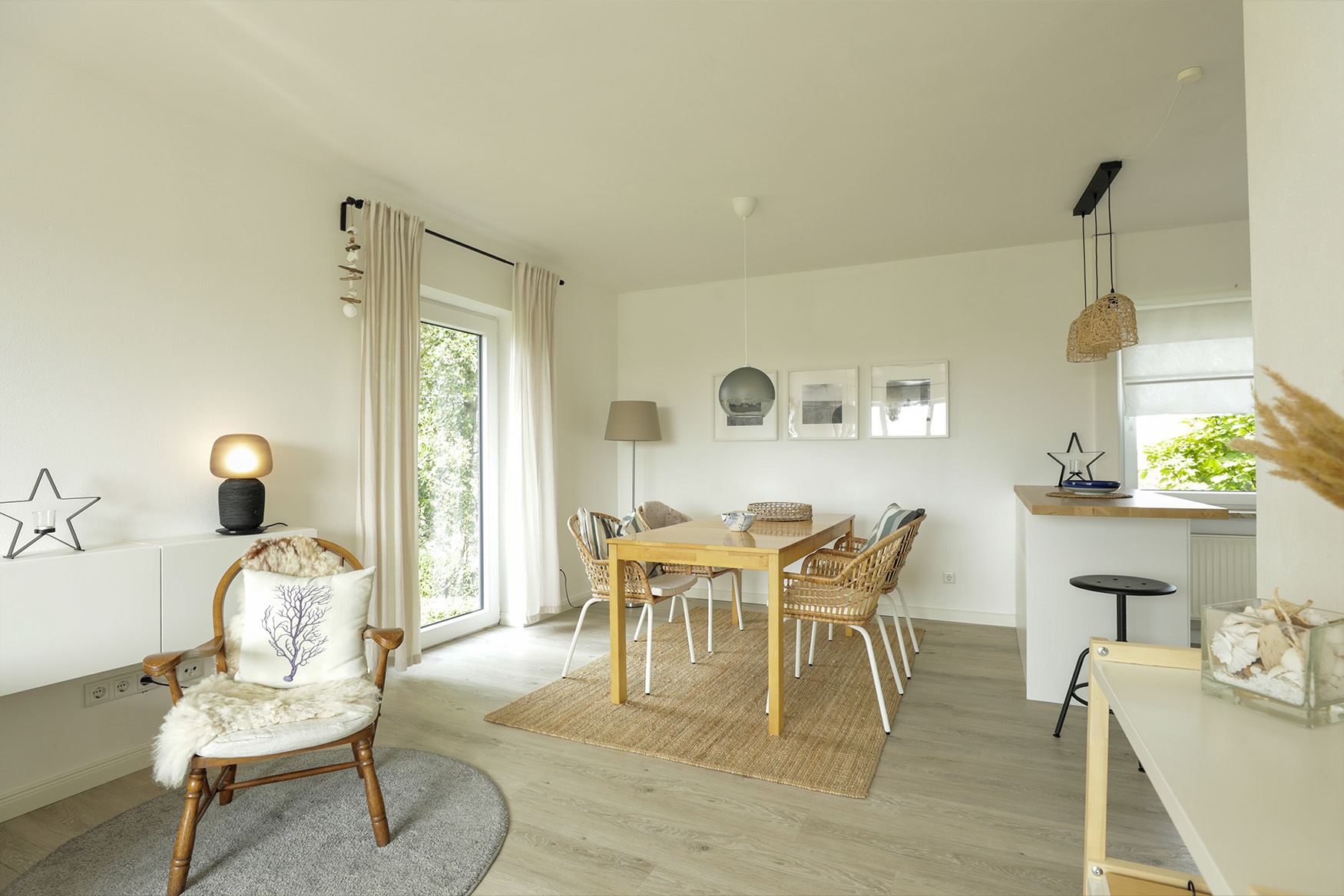 Einblick in den Wohn- Essbereich des Ferienhaus "Weites Land" auf Pellworm